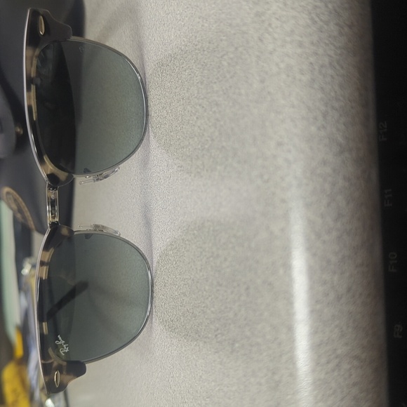 Ray-Ban RB3016 Clubmaster. Gray, Tortoise, Silver. - Picture 3 of 5
